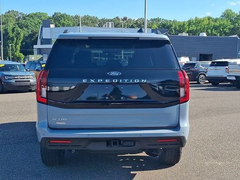 Certified 2025 Ford Expedition Active AWD/4WD image 5