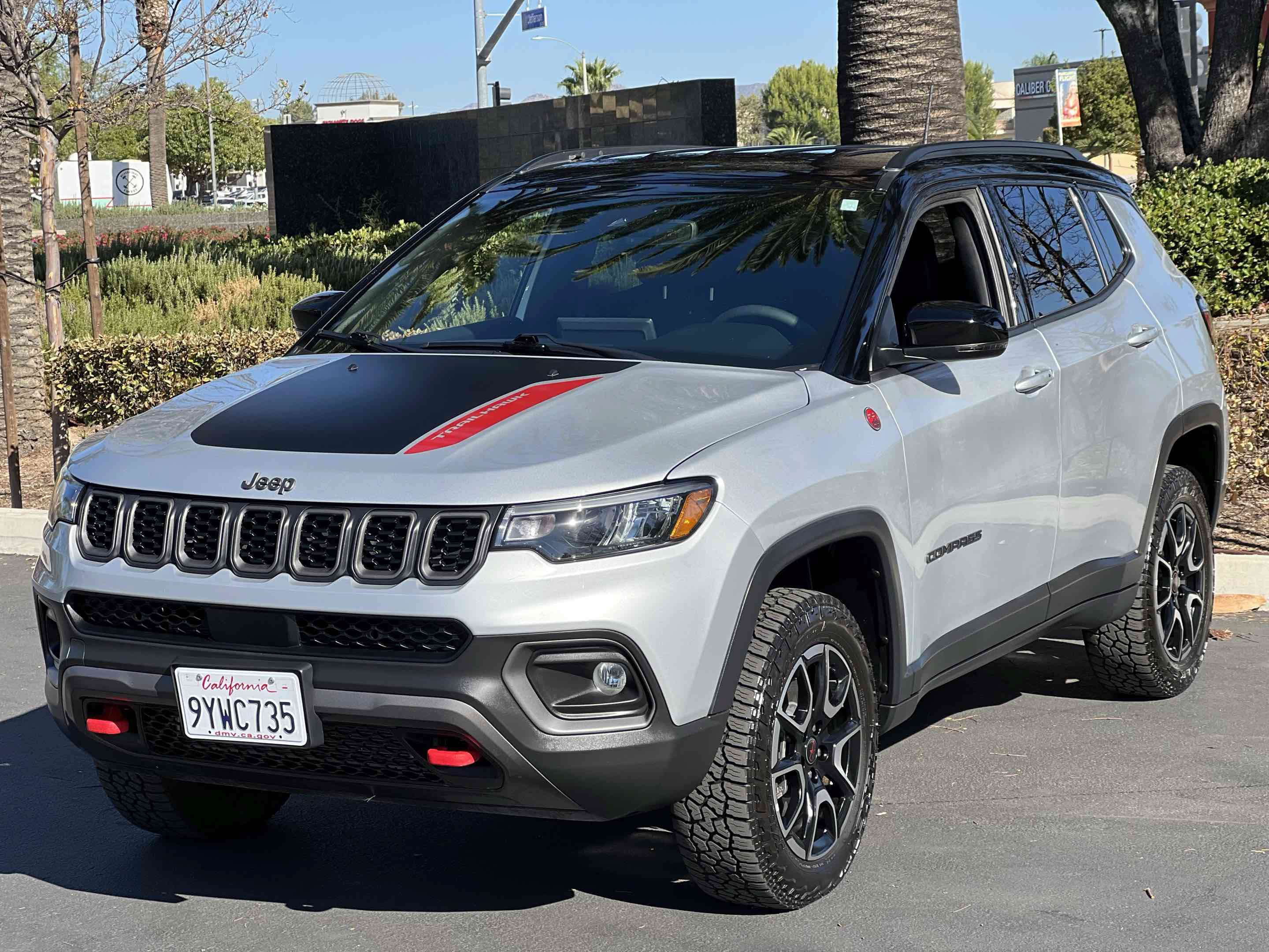Used 2025 Jeep Compass Trailhawk AWD/4WD image 17