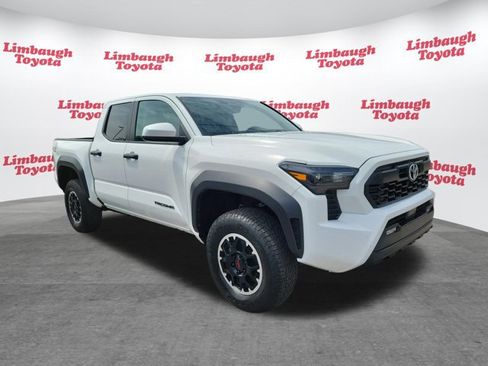 Used 2024 Toyota Tacoma TRD Off-Road AWD/4WD image 18