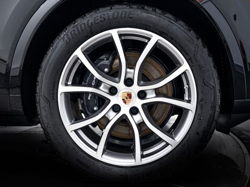 Certified 2026 Porsche Cayenne AWD/4WD image 11