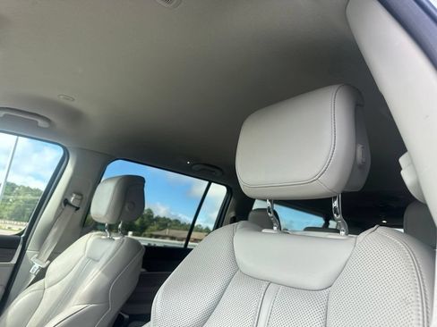 Used 2024 Jeep Wagoneer L Series II RWD image 15