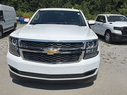 Used 2016 Chevrolet Suburban LT RWD image 3