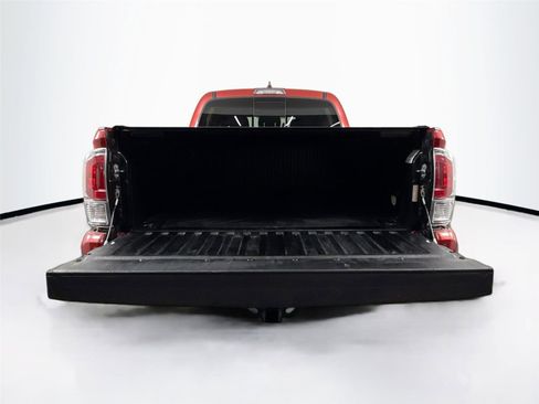 Used 2022 Toyota Tacoma TRD Sport w/ Technology Package RWD image 33