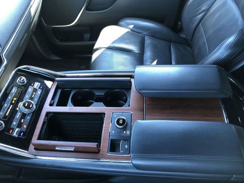 Used 2023 Lincoln Navigator Reserve AWD/4WD image 19