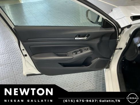 Used 2022 Nissan Altima 2.5 S FWD image 33