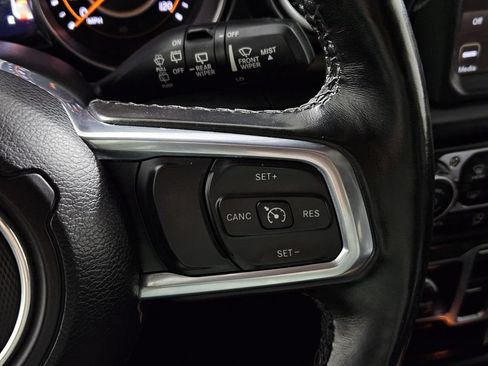 Used 2022 Jeep Wrangler Unlimited Sahara AWD/4WD image 21