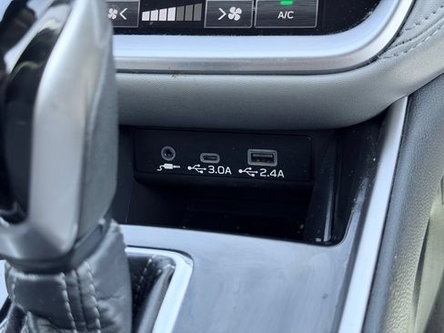 Used 2023 Subaru Outback Premium AWD/4WD image 35
