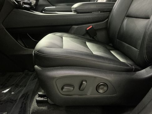Used 2024 Chevrolet Traverse LT w/ LPO, Floor Liner Package FWD image 15