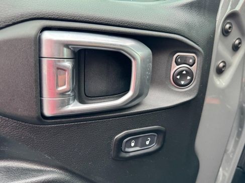 Used 2020 Jeep Wrangler Sport AWD/4WD image 12