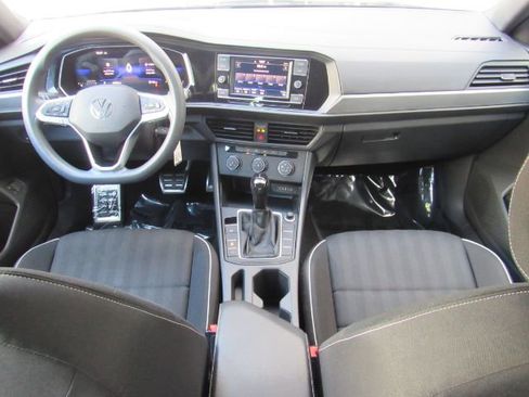 Used 2023 Volkswagen Jetta Sport image 3