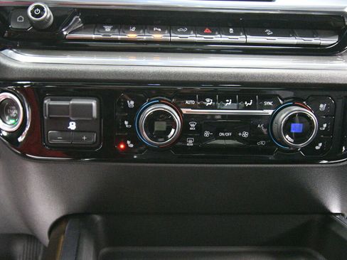 Used 2024 Chevrolet Silverado 2500 High Country w/ High Country Premium Package image 17