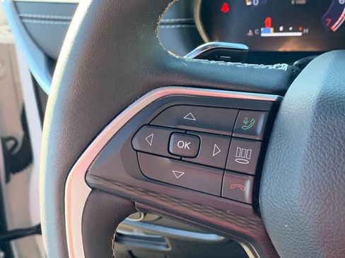 Used 2024 Jeep Grand Cherokee Laredo X image 27