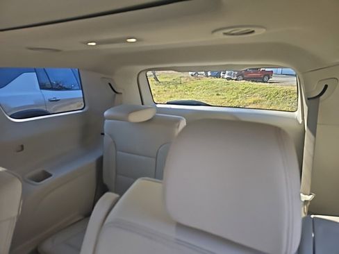 Used 2023 GMC Acadia Denali w/ Denali Ultimate Package image 22