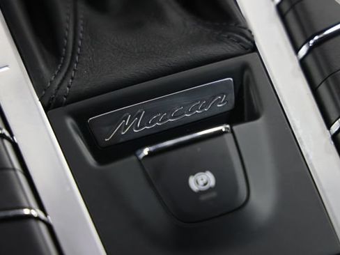 Used 2020 Porsche Macan AWD/4WD image 32
