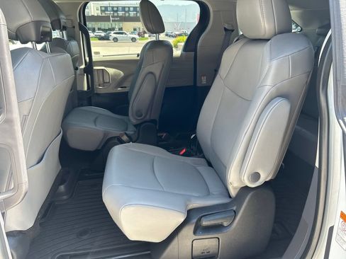 Used 2023 Toyota Sienna XLE FWD image 24