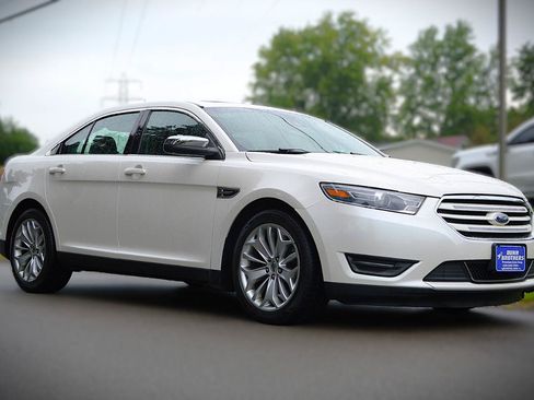 Used 2018 Ford Taurus Limited FWD image 3