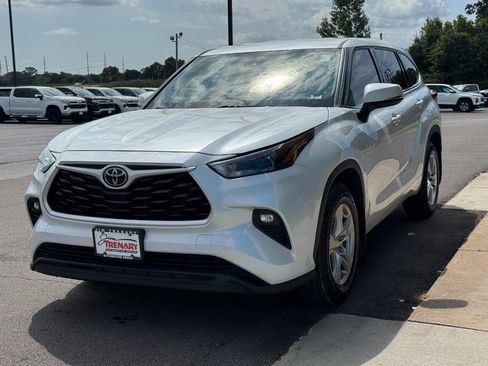 Used 2022 Toyota Highlander LE AWD/4WD image 8