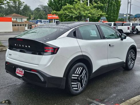New 2026 Nissan Leaf SV+ w/ Illuminated Package FWD image 5