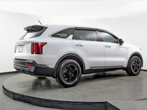 Used 2022 Kia Sorento LX image 8