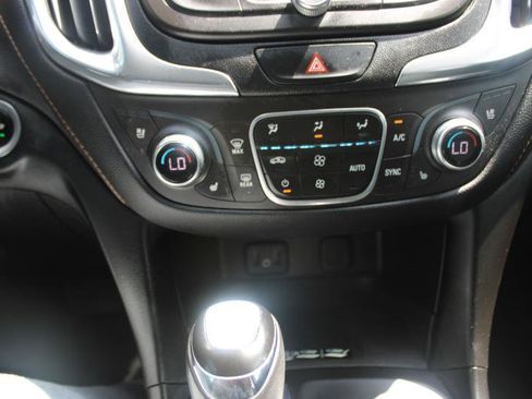 Used 2018 Chevrolet Equinox Premier FWD image 19