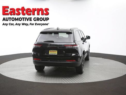 Used 2025 Jeep Grand Cherokee Altitude AWD/4WD image 39