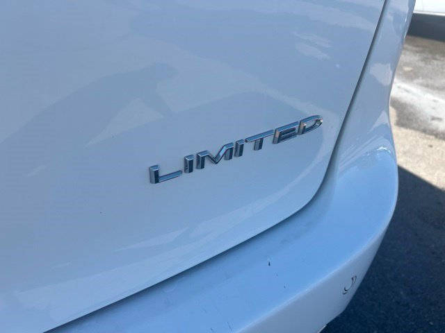 Used 2023 Chrysler Pacifica Limited FWD image 46