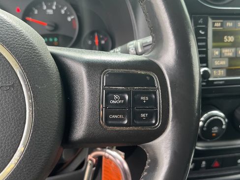 Used 2013 Jeep Compass Latitude FWD image 21
