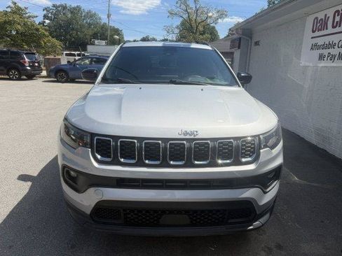 Used 2024 Jeep Compass Latitude AWD/4WD image 3