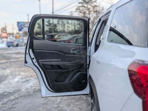 Used 2022 GMC Acadia SLT w/ LPO, Floor Liner Package image 34