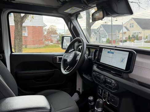 Used 2024 Jeep Wrangler Sport S image 19