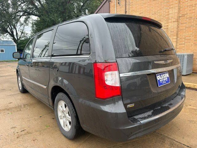 Used 2012 Chrysler Town & Country Touring w/ Entertainment Group #1 FWD image 19