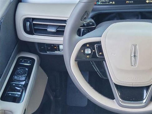 Certified 2023 Lincoln Aviator AWD w/ Premium Package image 17
