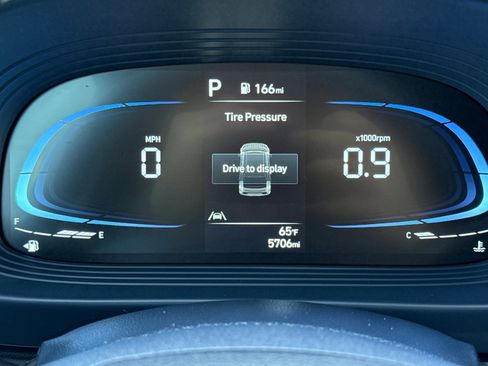 Used 2025 Hyundai Venue Limited image 25