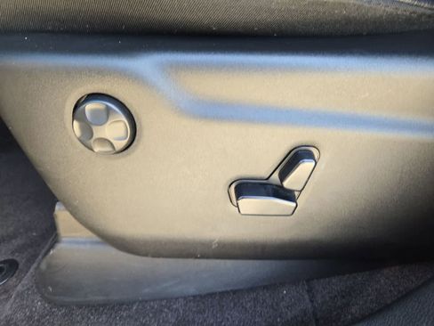 Used 2019 Jeep Grand Cherokee Altitude RWD image 16