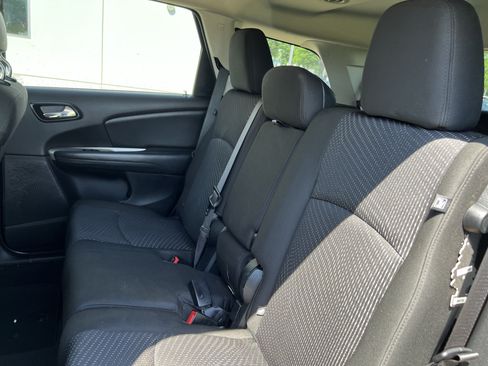 Used 2019 Dodge Journey SE w/ Connectivity Group FWD image 33