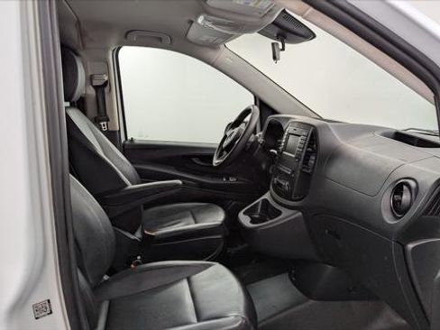 Used 2016 Mercedes-Benz Metris Passenger image 19