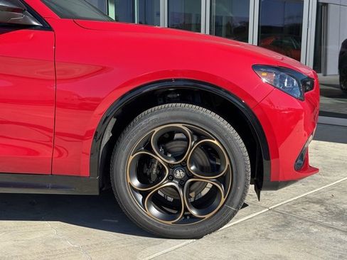 New 2025 Alfa Romeo Stelvio Sprint image 9