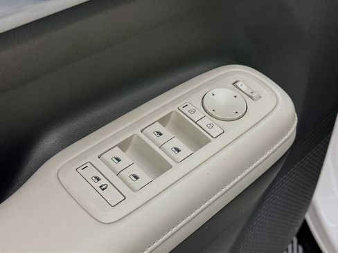 Used 2025 Hyundai Santa Fe SEL AWD/4WD image 15