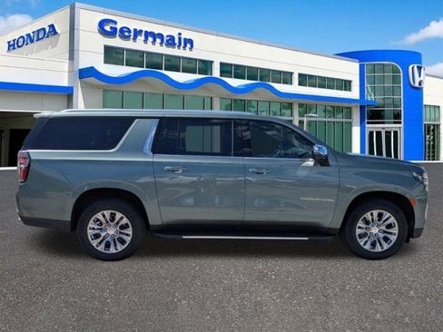 Used 2023 Chevrolet Suburban Premier AWD/4WD image 4