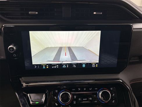 Certified 2022 GMC Sierra 1500 AT4 w/ AT4 Premium Package image 15