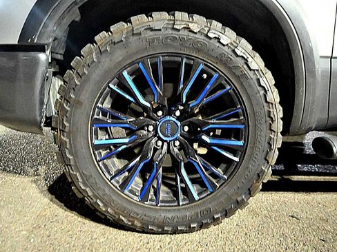 Used 2019 Nissan Titan PRO-4X image 8