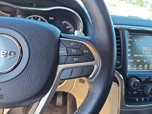 Used 2017 Jeep Grand Cherokee Limited w/ Luxury Group II image 17