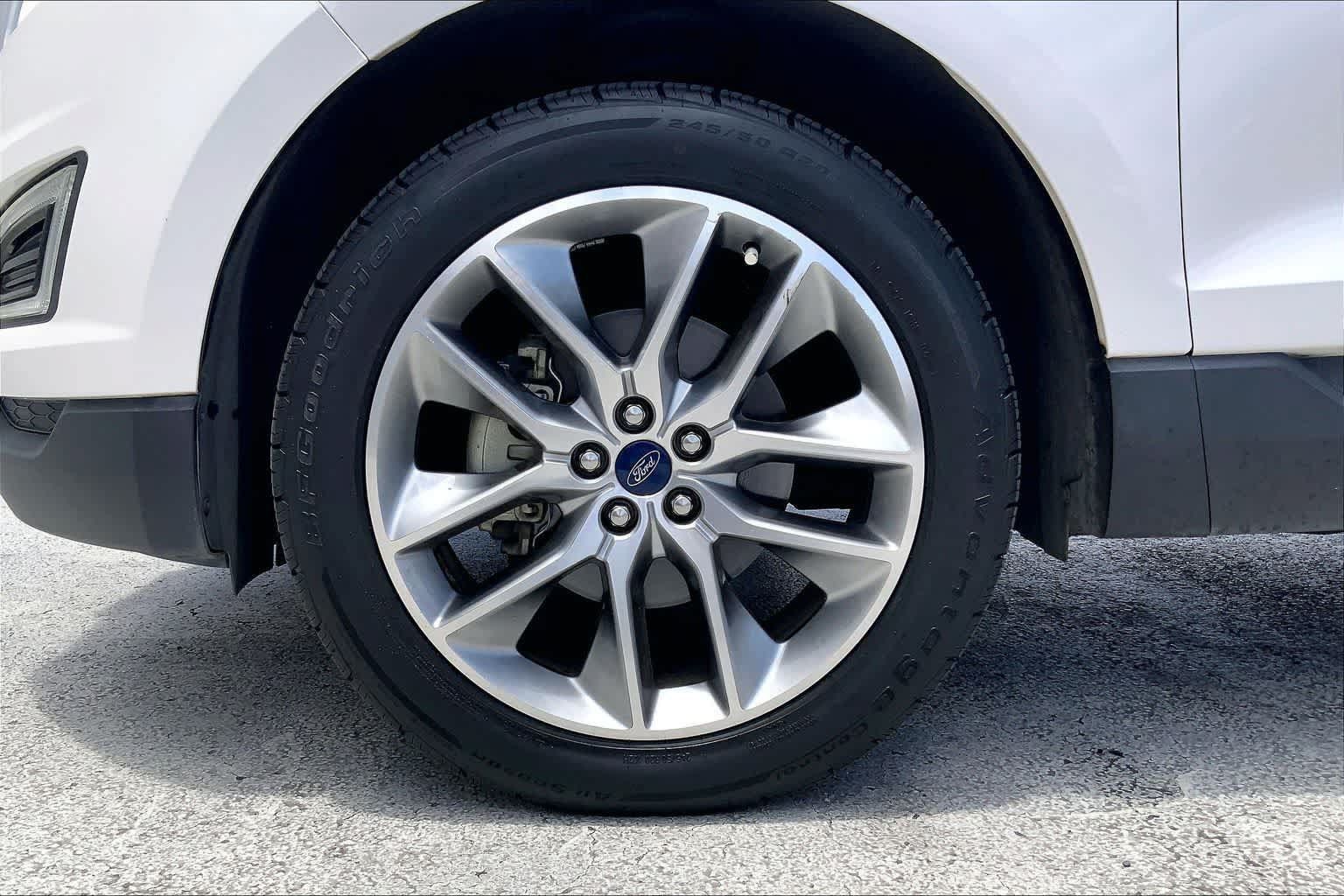 Used 2018 Ford Edge Titanium w/ Equipment Group 301A FWD image 8