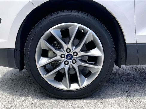 Used 2018 Ford Edge Titanium w/ Equipment Group 301A FWD image 8