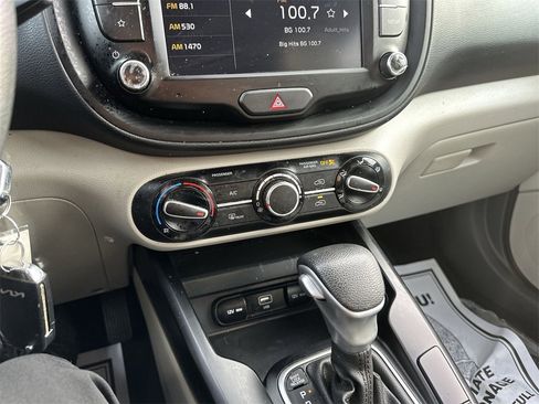 Used 2024 Kia Soul LX image 18