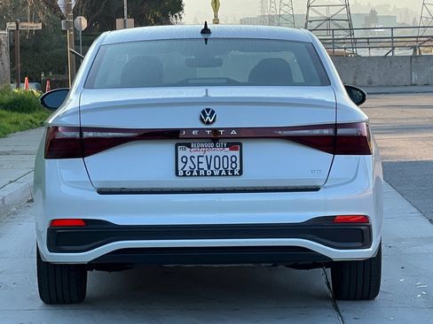 Used 2025 Volkswagen Jetta SE w/ Sunroof Package FWD image 5