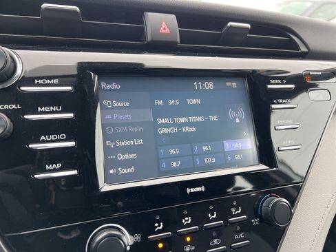 Used 2020 Toyota Camry LE image 12