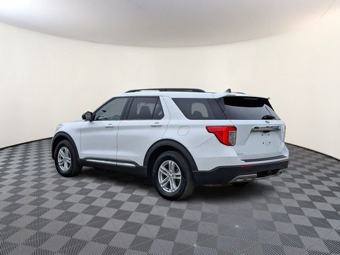 Used 2021 Ford Explorer XLT w/ Equipment Group 202A AWD/4WD image 7