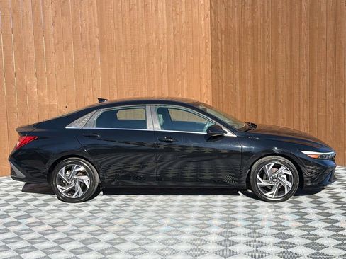 Used 2025 Hyundai Elantra SEL image 15