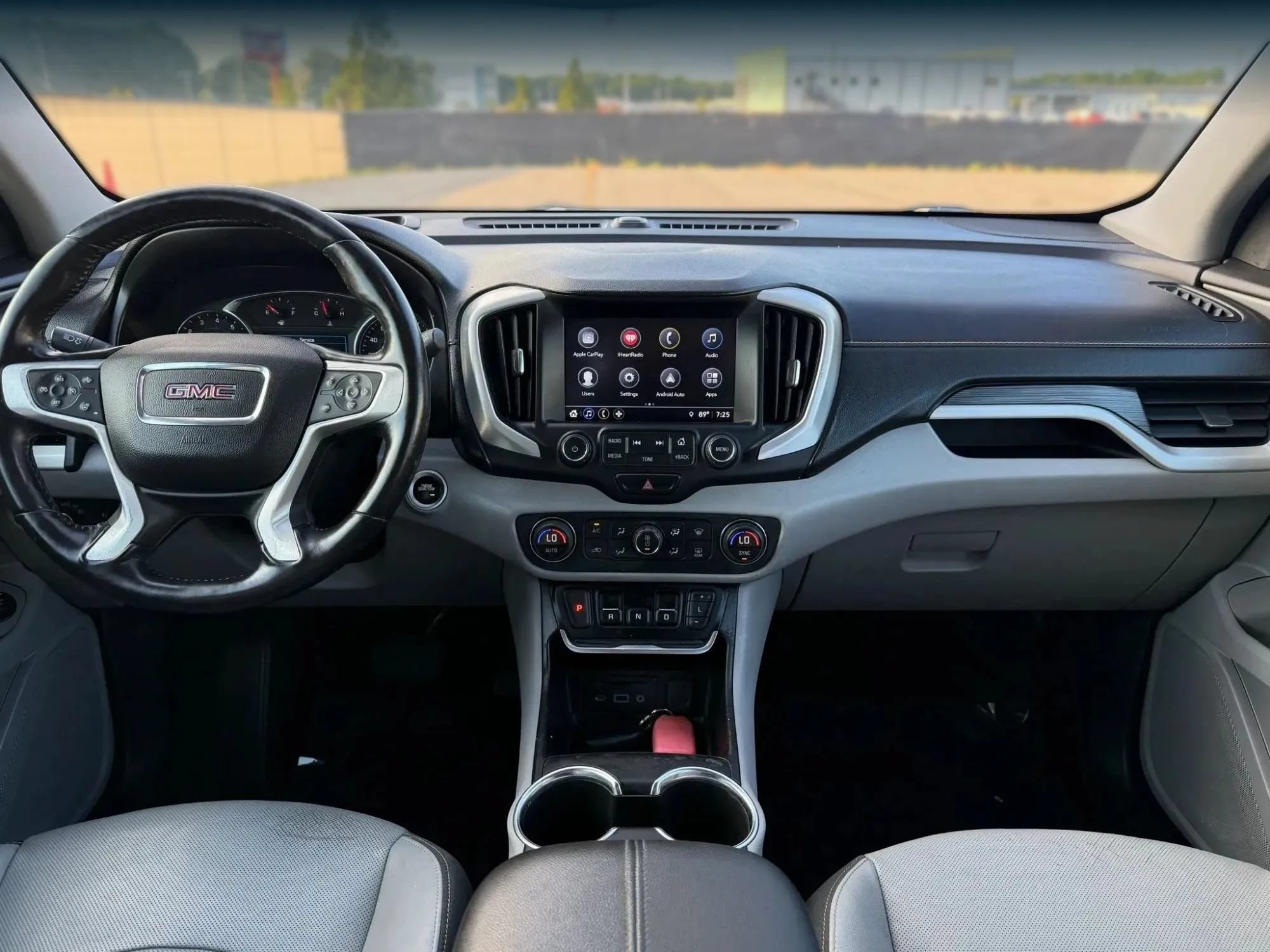 Used 2018 GMC Terrain SLT w/ Preferred Package FWD image 3